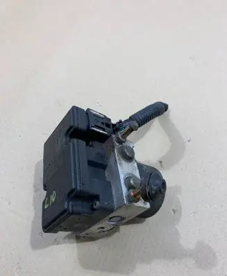 Suzuki Grand Vitara II ABS Pump X2T37572H1 06210904643 64J0