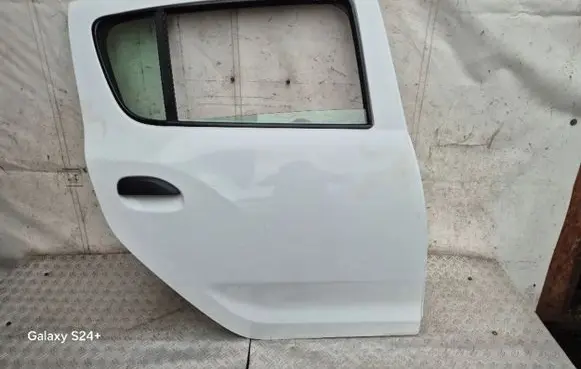 Dacia Sandero Rear door