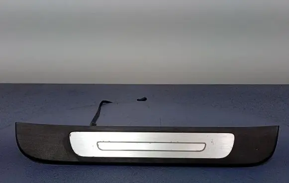 Foot area side trim