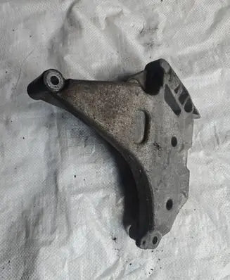 Volkswagen Tiguan Engine mounting bracket 03L199207 KTS103V120 A1S19C03
