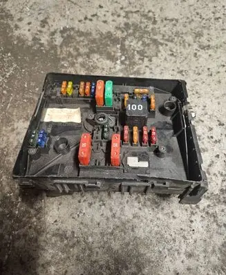 Volkswagen PASSAT Fuse module 3C0971249