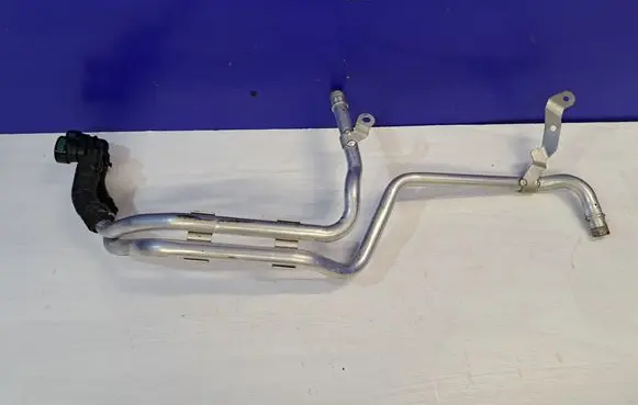 Jaguar XJ X351 Engine coolant pipe/hose DW9318C553AA