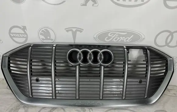 Audi e-tron Front bumper upper radiator grill 4ke853651