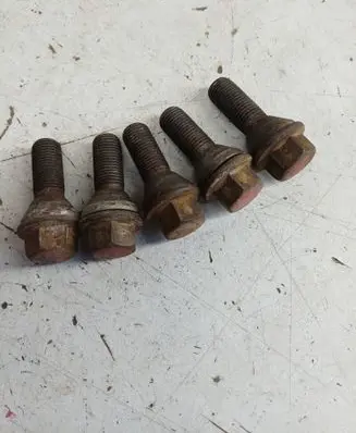 Volvo XC90 Nuts/bolts 