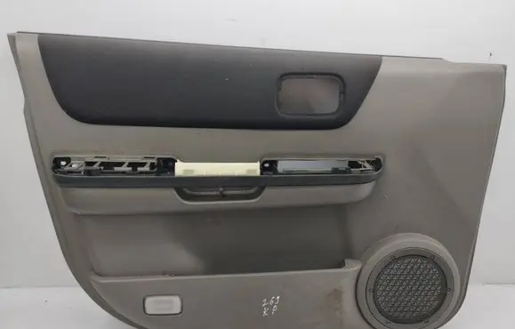 Nissan X-Trail T30 Front door card panel trim 809018h300