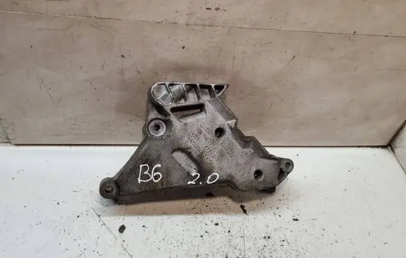 Engine mounting bracket