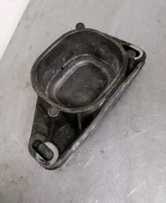 Volkswagen PASSAT B5.5 Engine mount bracket 8D0199335D