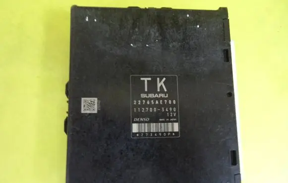 Subaru Impreza I Engine control unit/module 22765AE700 112700-3490