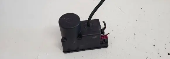 Audi 80 90 S2 B4 Central locking vacuum pump 4A0862257A