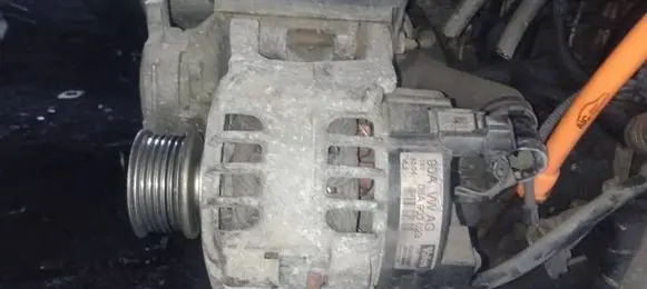 Volkswagen Golf V Generator/alternator 06A903023
