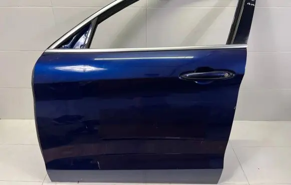 Alfa Romeo Stelvio Front door