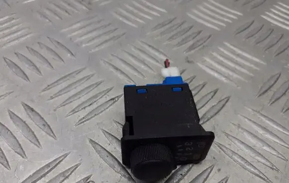 Nissan Primera Headlight level adjustment motor 37044A