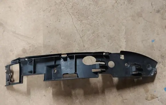 Volkswagen Touareg I Front bumper mounting bracket 7L6807183C