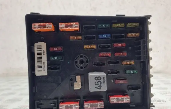 Volkswagen PASSAT B6 Fuse module 3C0937125