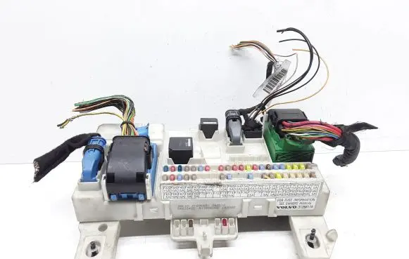 Volvo C70 Fuse module 31296881 31268178 5190968A2