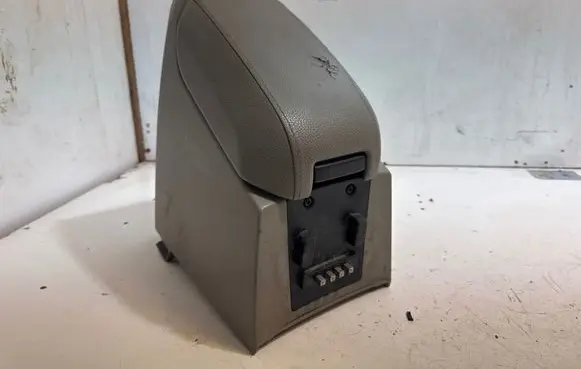 Volvo XC90 Armrest 