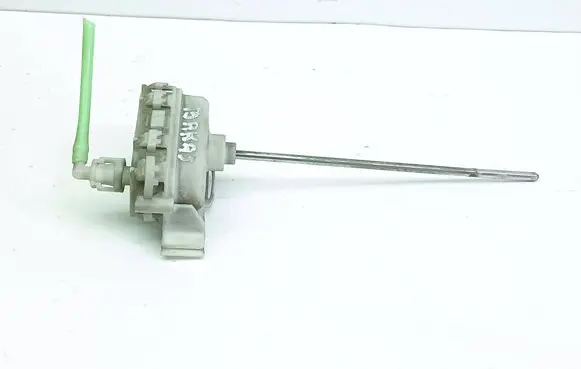 Audi A4 S4 B5 8D Central locking vacuum pump 8D0862153