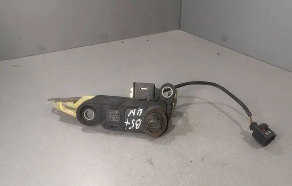 Volkswagen PASSAT B5.5 Tailgate exterior lock 3B9827297A