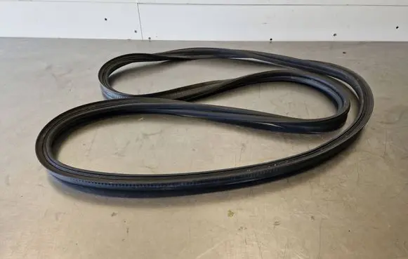 Trunk rubber seal (body)