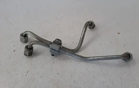 Toyota Avensis T270 Fuel injector supply line/pipe 237030R030 237040R030