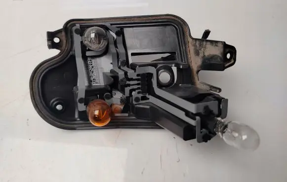 Volkswagen PASSAT B7 Tail light bulb cover holder 605211L