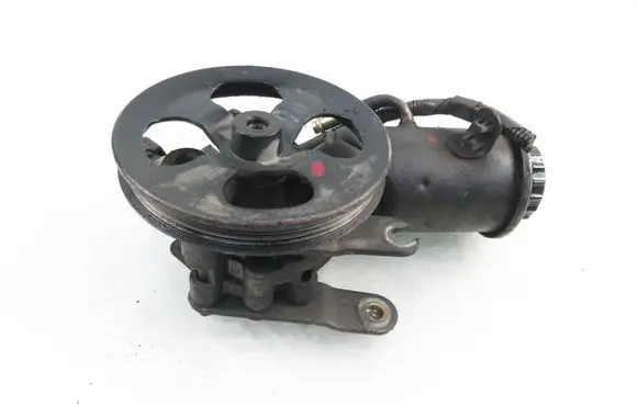 Toyota Yaris Power steering pump 