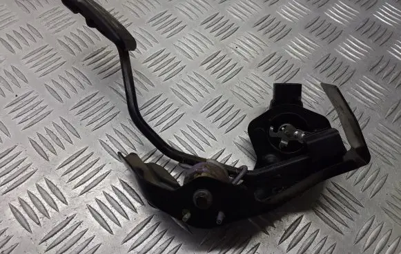 Toyota Avensis T250 Accelerator pedal position sensor 78111-35030