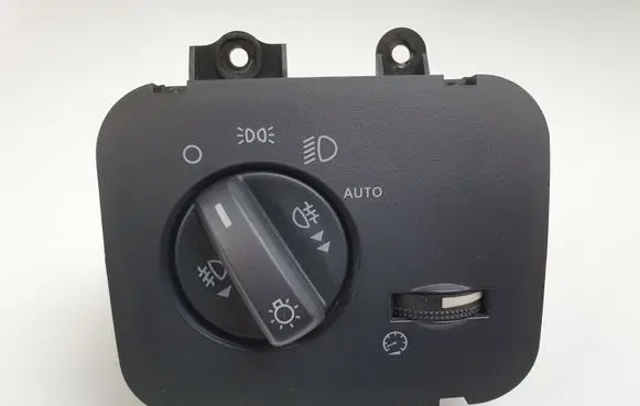 Land Rover Discovery 3 - LR3 Light switch YUD501480PVJ