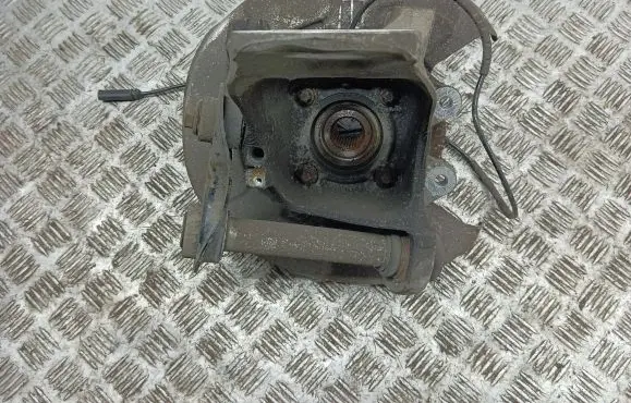 Rear wheel hub