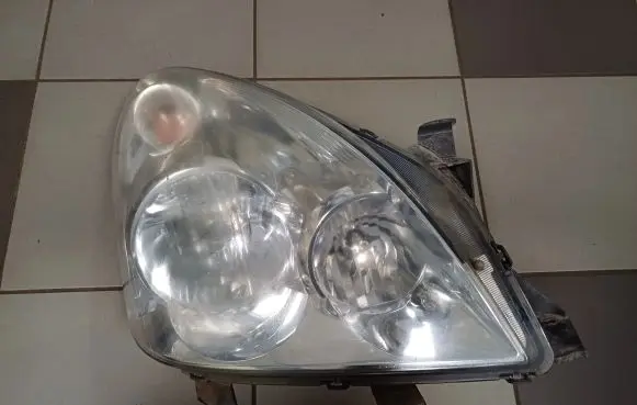 Toyota Corolla Verso AR10 Headlight/headlamp