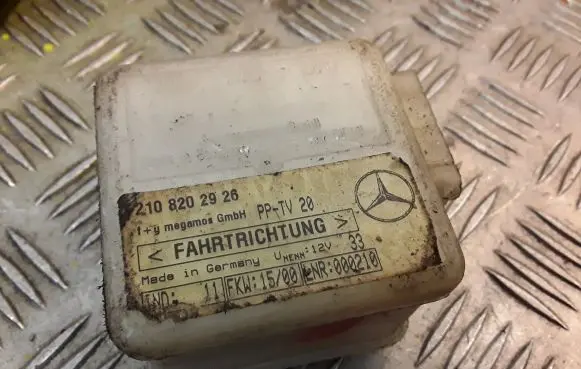 Mercedes-Benz E W210 Alarm control unit/module 2108202926 A2108202926