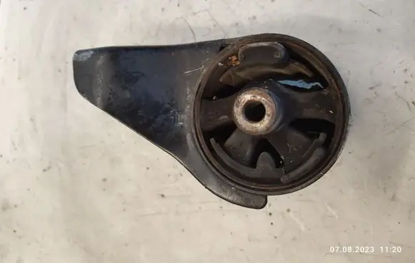 Engine mount bracket