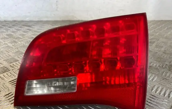 Tailgate rear/tail lights