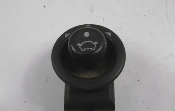 Wing mirror switch