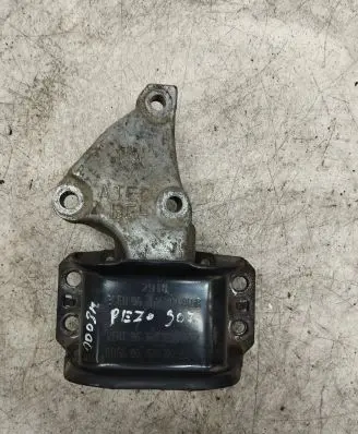 Peugeot 307 Engine mount bracket 9636583980 9676819780 9636270080