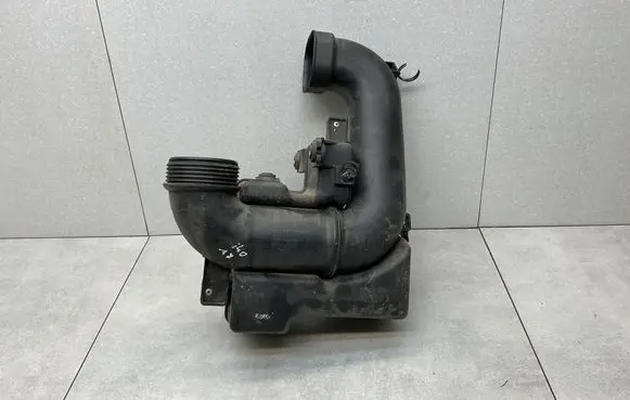 Hyundai i40 Intake resonator 282113Z300