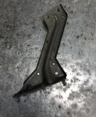 Audi Q5 SQ5 Fender mounting bracket 8R0821135