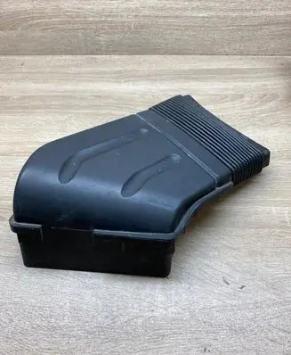 Audi A4 S4 B6 8E 8H Air intake duct part 8E0129817D