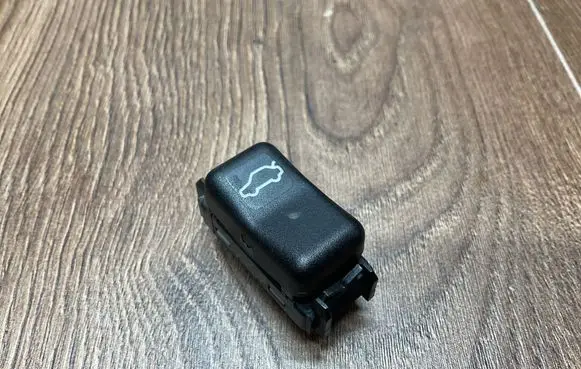 Mercedes-Benz SL R129 Tailgate/boot open switch button 1298212751