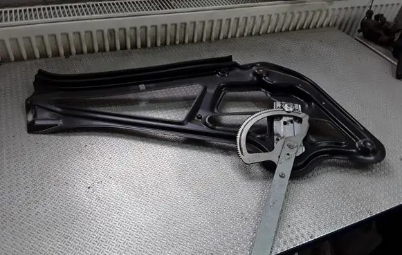 Mercedes-Benz Sprinter W901 W902 W903 W904 Front door manual window regulator 