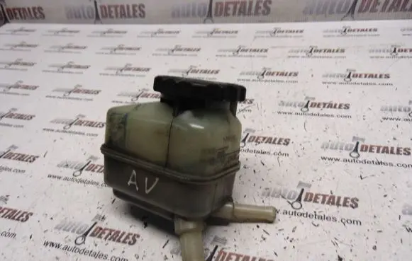 Toyota Avensis T270 Power steering fluid tank/reservoir