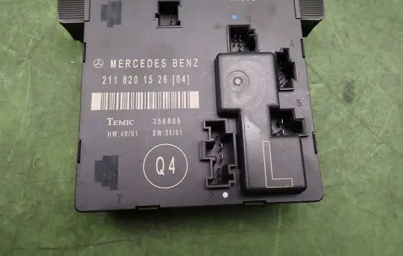 Mercedes-Benz E W211 Door control unit/module 2118201526