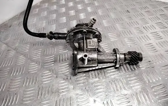 Volkswagen Golf II Vacuum pump 068145101b