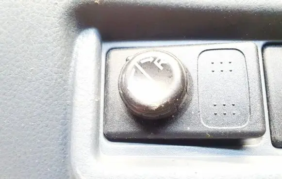 Nissan Primera Wing mirror switch