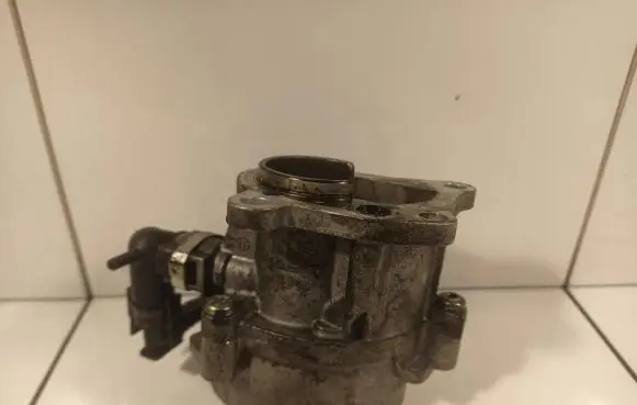 Renault Megane II Vacuum pump D163322916