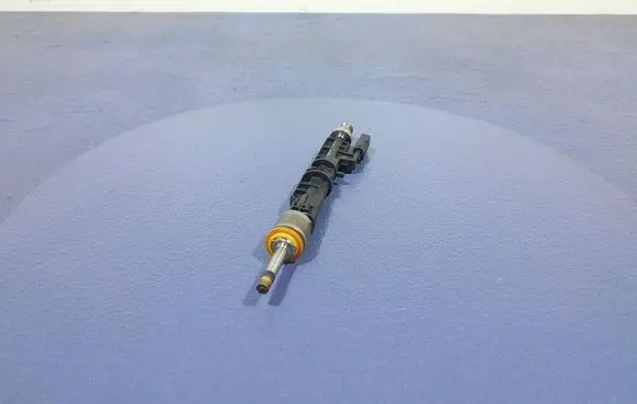 BMW M5 Fuel injector 7852362