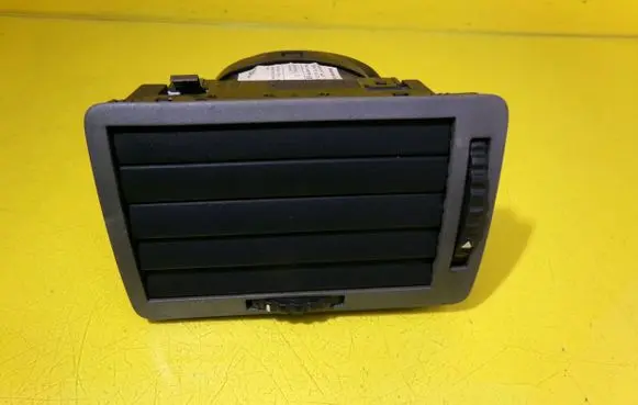 Skoda Octavia Mk1 (1U) Dashboard side air vent grill/cover trim 1U1819701