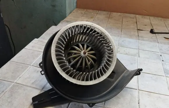 Volkswagen Fox Heater fan/blower 6Q1819015G