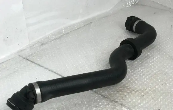 BMW 5 E39 Engine coolant pipe/hose 2247821 1436377
