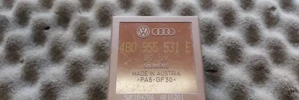 Audi A4 S4 B5 8D Window wiper relay 4B0955531E
